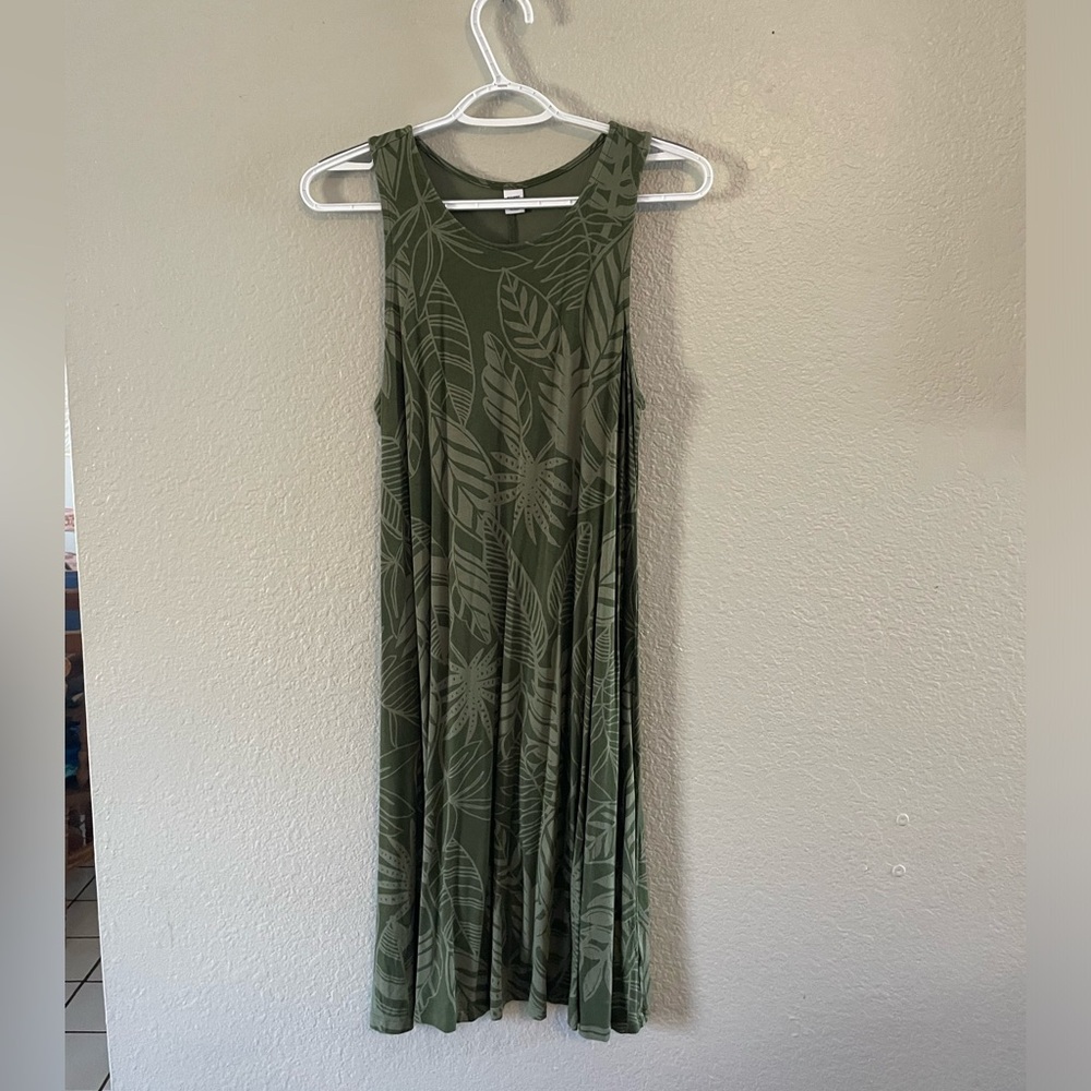 Green leaf T-shirt dress